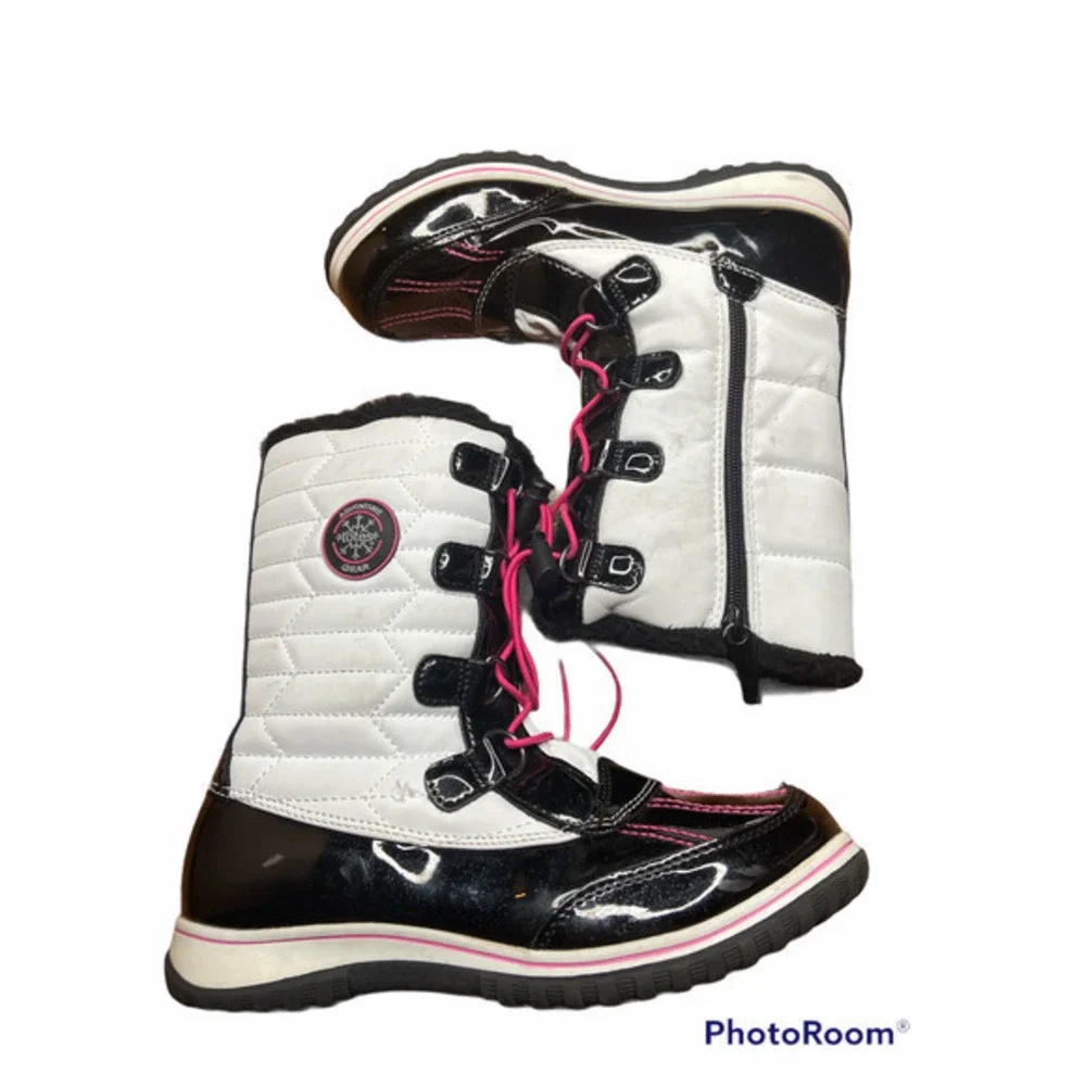 Adventure gear Totes Winter boots size 5